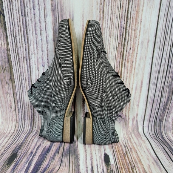Zapato Black and White Microdot Wingtip Oxfords - Picture 6 of 11